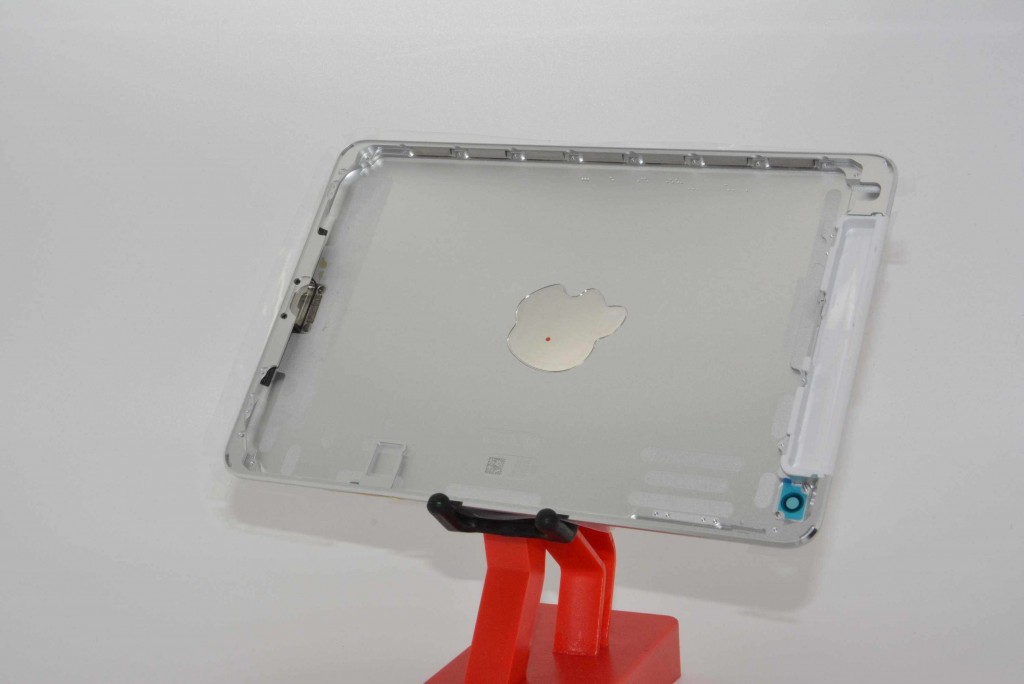 Apple iPad Mini 2 shell surfaces 1024x684 تسريب صور عالية الدقة لغلاف الآيباد ميني 2 الخلفي 