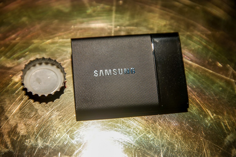 Ces 2015: سامسونج تكشف عن قرص ssd t1 في حجم كارت الائتمان Samsung_Portable_SSD