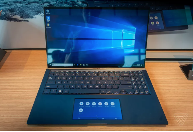 أسوس تضع شاشة ملونة في مساحة الفأرة بحواسب ZenBook S و VivoBook